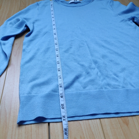 Uniqlo Baby Blue Round Neck thin Spring Sweater - Picture 8 of 8